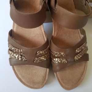 UGG wedge Sandals tan with gold trim size 8